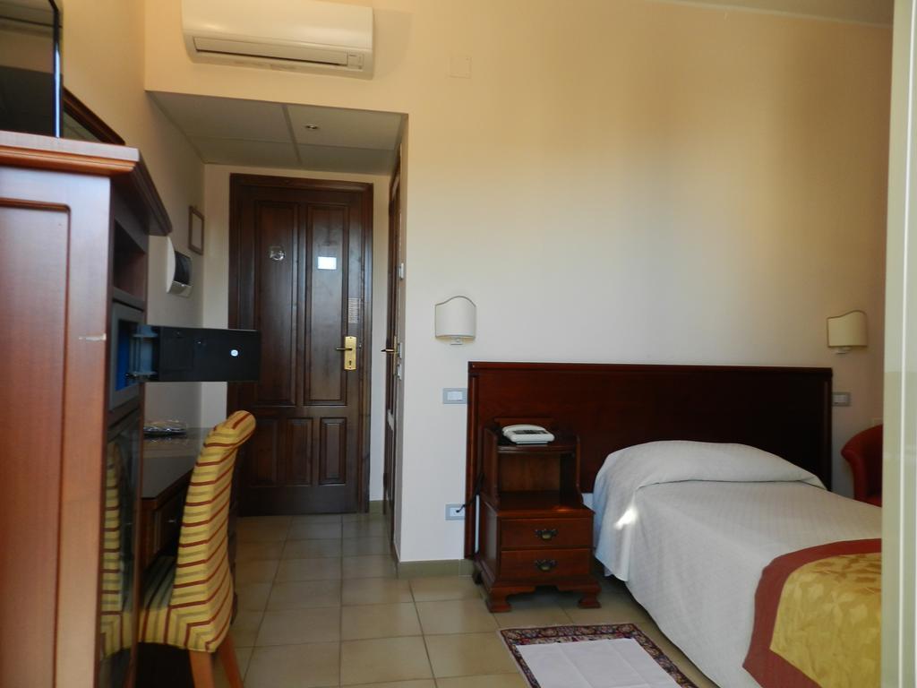 Hotel Il Mulino Capo dʼOrlando Extérieur photo