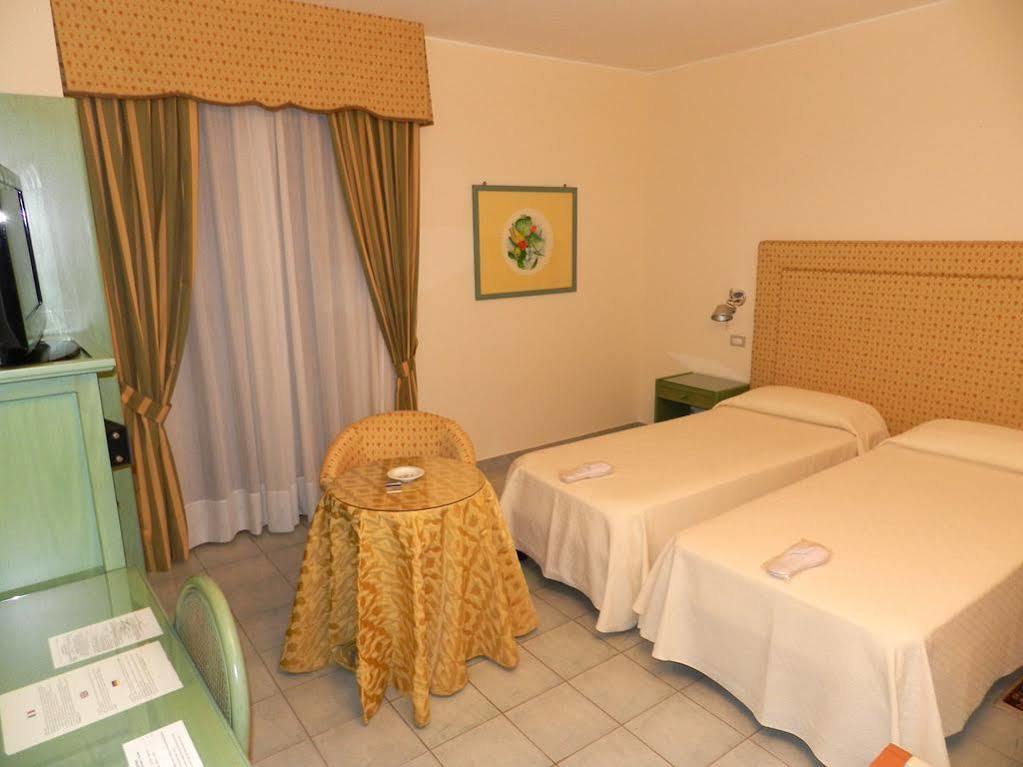 Hotel Il Mulino Capo dʼOrlando Extérieur photo